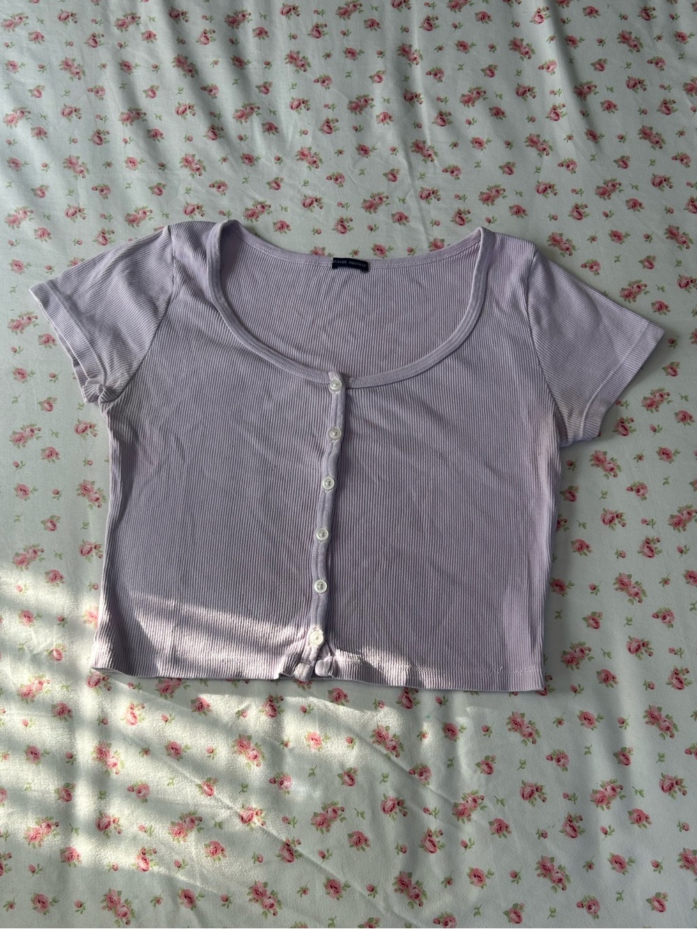 BRANDY MELVILLE Women’s Lavender Scoop Neck Button-Front Crop Top